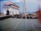 137 Panama Gate House With Lock Full of Water.JPG (49 KB)